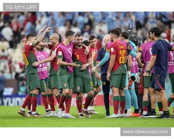 拜仁与葡萄牙体育上半场激战难分胜负